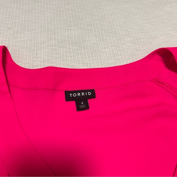 Torrid‎ Georgette Cage Front Blouse Size 4 Pink Glo Plus Size - Picture 3 of 6